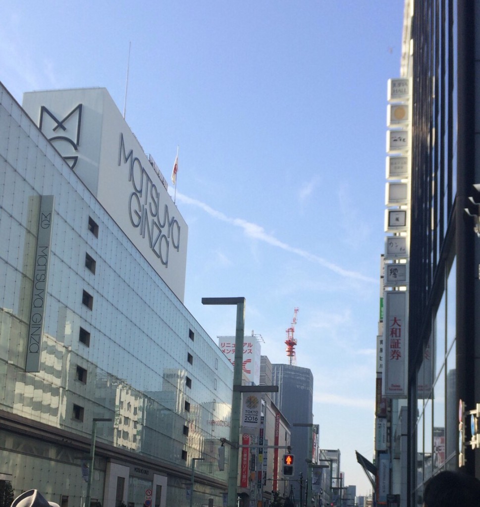 ラヴァーレ銀座校 中央通り 地下鉄出口 パレード